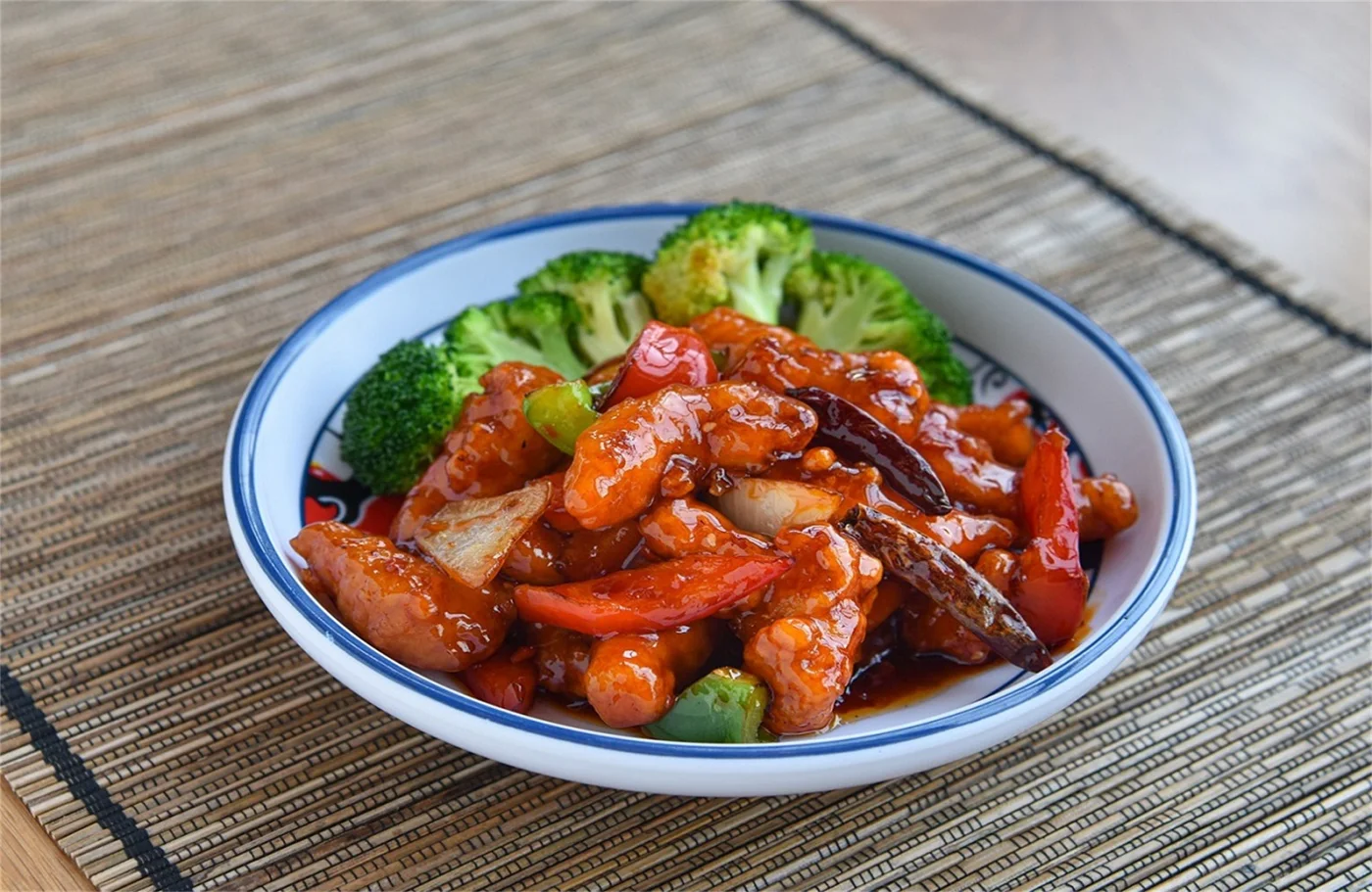 LEE BISTRO ASIAN CUISINE, business photo 3